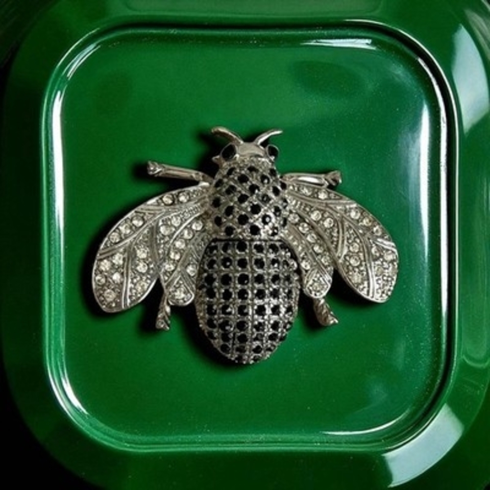 Vintage White Black Crystals Silver tone Bee Brooch 2”x1.5”